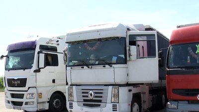 Через спеку на Житомирщині тимчасово обмежили рух великогабаритних вантажівок Через спеку на Житомирщині тимчасово обмежили рух великогабаритних вантажівок