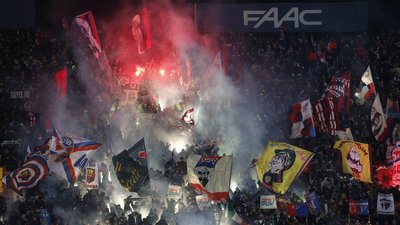 "З добрими намірами приходимо востаннє". Фанати італійської "Болоньї" влаштували розбірки на базі клубу: у чому причина