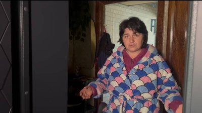 Жителька сусіднього зі зруйнованим ракетою РФ будинків у Кривому Розі Жителька сусіднього зі зруйнованим ракетою РФ будинків у Кривому Розі