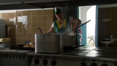 В гуртожитку луцького ліцею охрестили новонароджену дівчинку з Київщини. Як живуть переселенці В гуртожитку луцького ліцею охрестили новонароджену дівчинку з Київщини. Як живуть переселенці