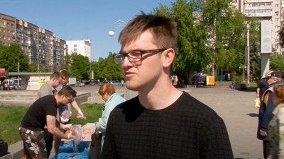 Допомога під час війни: в Черкасах безплатно роздавали хліб містянам Допомога під час війни: в Черкасах безплатно роздавали хліб містянам