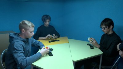 У Черкасах школярі збирали кубик Рубіка на швидкість У Черкасах школярі збирали кубик Рубіка на швидкість
