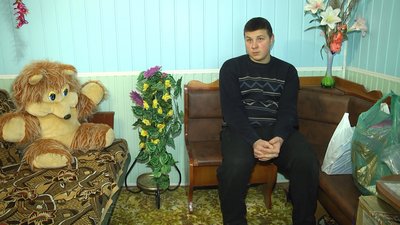 "Виховувала бабуся. Вони про мене не дбали". Історія хлопця, який позбавив батьків опікунських прав