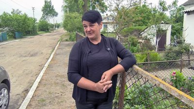 Господарює з донькою і створює картини: волинянка чекає з війни трьох синів Господарює з донькою і створює картини: волинянка чекає з війни трьох синів