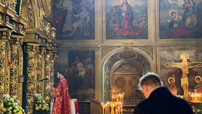 До Києва з Єрусалиму прибув Благодатний вогонь До Києва з Єрусалиму прибув Благодатний вогонь