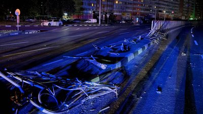 На Аерокосмічному проспекті у Харкові нетверезий водій на Lexus врізався у паркан