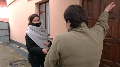 Небезпечне сусідство: у закинутому будинку в Рівному ледь не вчадів безхатько