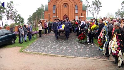 В Озерному на Житомирщині попрощалися із загиблим курсантом Дмитром Студінським