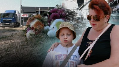 Атака дронів на Чернігів: люди несуть квіти під АТБ, працівники розгрібають завали