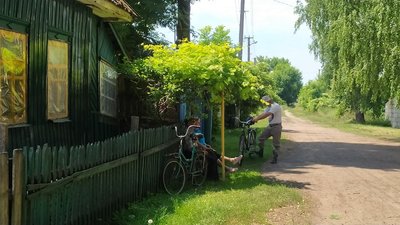 "Нам треба вижити". Прикордонне село Бояро-Лежачі на Сумщині майже щодня під обстрілами "Нам треба вижити". Прикордонне село Бояро-Лежачі на Сумщині майже щодня під обстрілами