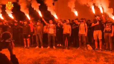 Суд в Харкові обрав запобіжний захід шістьом підозрюваним у нападі на автобус та продовжує засідати