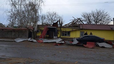 Російські війська обстріляли Нікополь: пошкоджені будинки, авто, електромережі та газопровід Російські війська обстріляли Нікополь: пошкоджені будинки, авто, електромережі та газопровід
