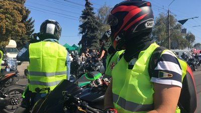 У Дніпрі влаштували мотопробіг за участю 500 байкерів – фоторепортаж У Дніпрі влаштували мотопробіг за участю 500 байкерів – фоторепортаж