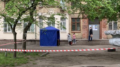 У Києві закрили на карантин два гуртожитки У Києві закрили на карантин два гуртожитки