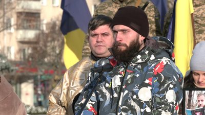 "Не знаю як ми будемо без нього": у Рівному попрощалися із військовим та поетом Максимом Кривцовим "Не знаю як ми будемо без нього": у Рівному попрощалися із військовим та поетом Максимом Кривцовим