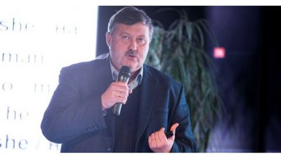 Цензура чи еволюція: як "чутливі читачі" впливають на літературний процес Цензура чи еволюція: як "чутливі читачі" впливають на літературний процес