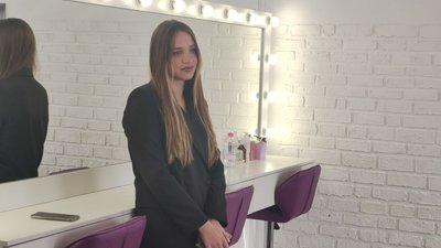 Власниця салону краси у Дніпрі працевлаштовує переселенок