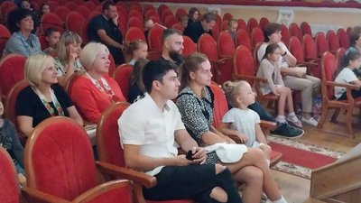 У Сумах відкрили театральний сезон виставою "Лисиця, що впала з неба" У Сумах відкрили театральний сезон виставою "Лисиця, що впала з неба"