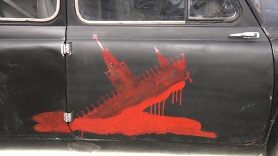 У Запоріжжі автівку "горбатий Запорожець" готують до параду перемоги України У Запоріжжі автівку "горбатий Запорожець" готують до параду перемоги України