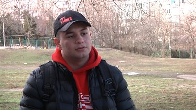 "Намалюй життя". В Одесі волонтери замальовують рекламу наркотиків на стінах будинків та парканах