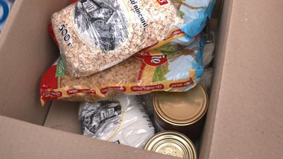 У Черкасах роздавали продуктові набори для переселенців У Черкасах роздавали продуктові набори для переселенців