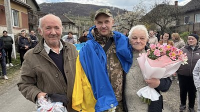 У Перечинській громаді на Закарпатті зустріли звільненого з полону воїна Михайла Гудкова