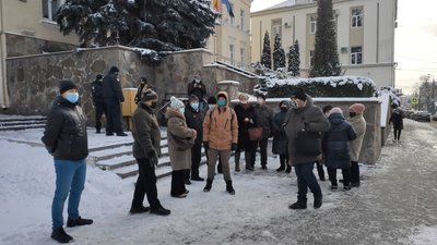 На "тарифний мітинг" у Луцьку прийшло менш як два десятки людей На "тарифний мітинг" у Луцьку прийшло менш як два десятки людей