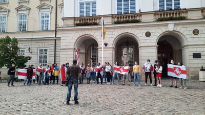 У центрі Львова білоруси влаштували акцію на підтримку політв'язнів У центрі Львова білоруси влаштували акцію на підтримку політв'язнів