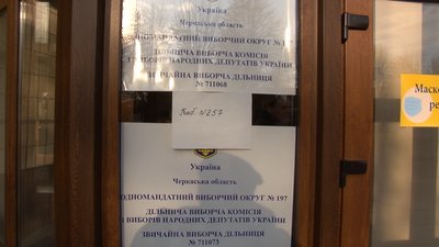 Підготовка до виборів: у Черкасах облаштовують дільниці Підготовка до виборів: у Черкасах облаштовують дільниці
