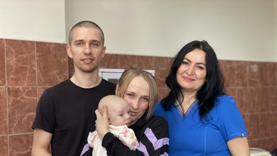 Не міг самостійно дихати. Львівські медики прооперували немовля з рідкісною патологією