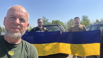 "Став твердим горішком": волонтер з Луцька кілька разів на тиждень їздить на передову "Став твердим горішком": волонтер з Луцька кілька разів на тиждень їздить на передову