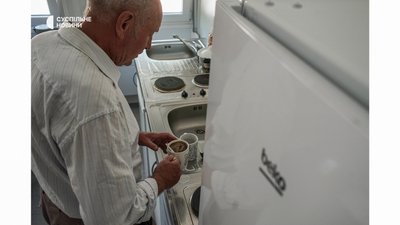 "Нормальні будиночки нам поляки зробили, але у своїй хаті краще". Як живуть у модульному містечку в Бородянці