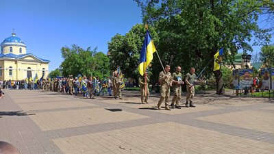 На Чернігівщині попрощалися з двома захисниками, які загинули в боях на Харківщині та Донеччині На Чернігівщині попрощалися з двома захисниками, які загинули в боях на Харківщині та Донеччині