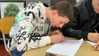 Математик, який тимчасово переїхав на Тернопільщину, складає задачі про війну в Україні Математик, який тимчасово переїхав на Тернопільщину, складає задачі про війну в Україні