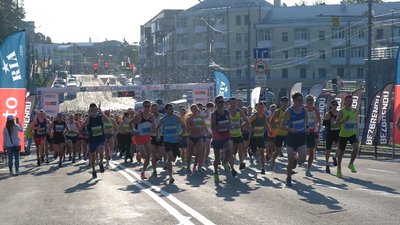 Тисяча учасників із всієї України взяли участь у "Вінницькому напівмарафоні"