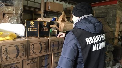 Один із організаторів з Бахмача: податківці викрили підпільний завод з виробництва горілки Один із організаторів з Бахмача: податківці викрили підпільний завод з виробництва горілки