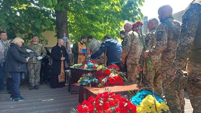 У Черкасах попрощалися із загиблим на війні Андрієм Туренком У Черкасах попрощалися із загиблим на війні Андрієм Туренком