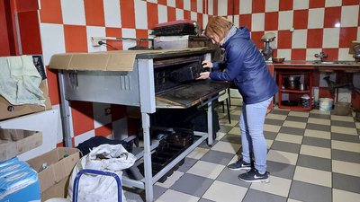 Як мешканці Тростянця на Сумщині організували випічку хліба під час окупації військами РФ Як мешканці Тростянця на Сумщині організували випічку хліба під час окупації військами РФ