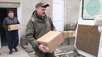 Тернопільські волонтери підготували 11 автобусів з продуктами для ЗСУ Тернопільські волонтери підготували 11 автобусів з продуктами для ЗСУ
