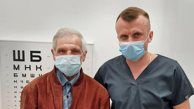 Франківському художнику відновили зір безкоштовно, а на благодійні кошти куплять фарби