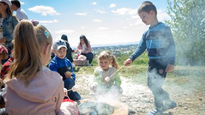 На Вовчинецьких горах Франківська відкрили першу відпочинкову зону На Вовчинецьких горах Франківська відкрили першу відпочинкову зону