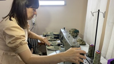 Тернопільські педагогині шиють військову амуніцію