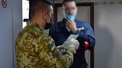 Херсонські прикордонники затримали двох росіян, які намагалися потрапити на територію України