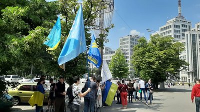 У Харкові пікетують суд через справу про декомунізацію У Харкові пікетують суд через справу про декомунізацію