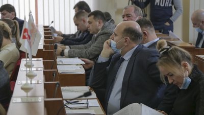 Санаторій закрився, а Мунтян — у політиці. Що відомо за 2 роки справи ексголови Чернівецької облради