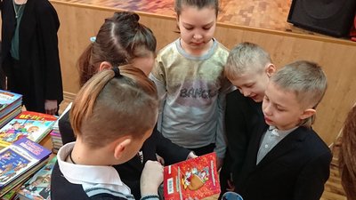 Луцькі школярі зібрали україномовні книги для учнів Торецька