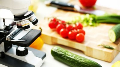 В Івано-Франківській лабораторії розповіли про нітрати в ранніх овочах