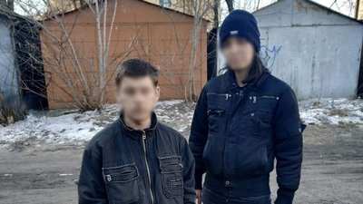 "Вкрали маскувальну сітку". На Сумщині поліцейські затримали двох мародерів "Вкрали маскувальну сітку". На Сумщині поліцейські затримали двох мародерів