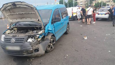 ДТП з поліцейськими у Харкові: трирічну дитину доставили до лікарні ДТП з поліцейськими у Харкові: трирічну дитину доставили до лікарні