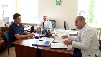 У Романівській лікарні на Житомирщині почав працювати лікар-хірург із Маріуполя У Романівській лікарні на Житомирщині почав працювати лікар-хірург із Маріуполя